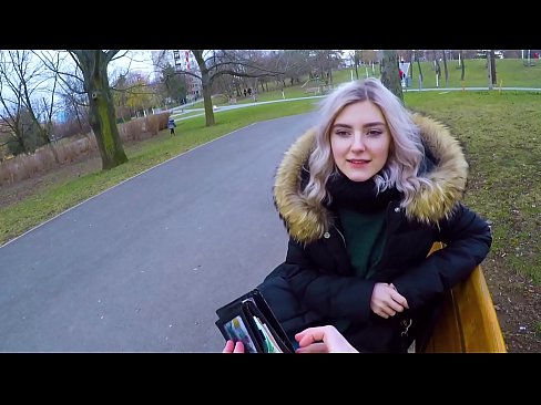 ❤️ Swallows hot cum coigreach airson airgead - blowjob anns a 'phàirc le Eva Elfie Bhidio gnè aig gd.eviewporn.ru ﹏